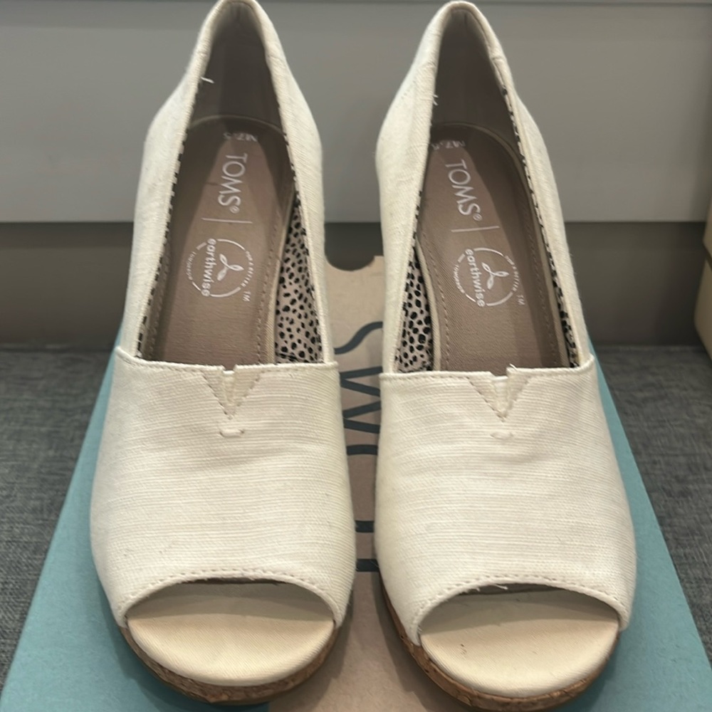 TOMS, beige, great condition, wedge heel, size 7.5